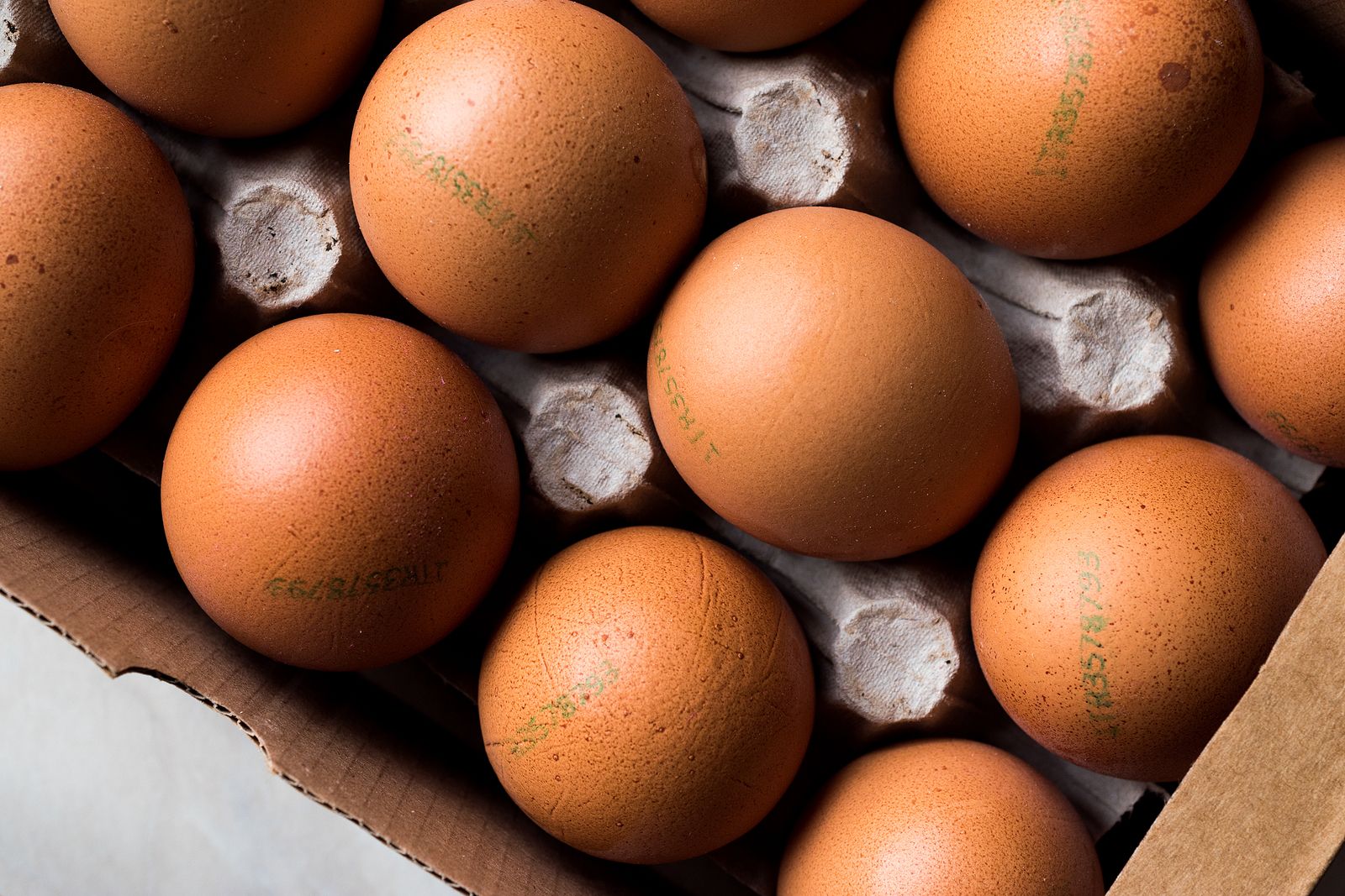 El número que tienes que buscar en los huevos para conseguir la mejor relación calidad-precio