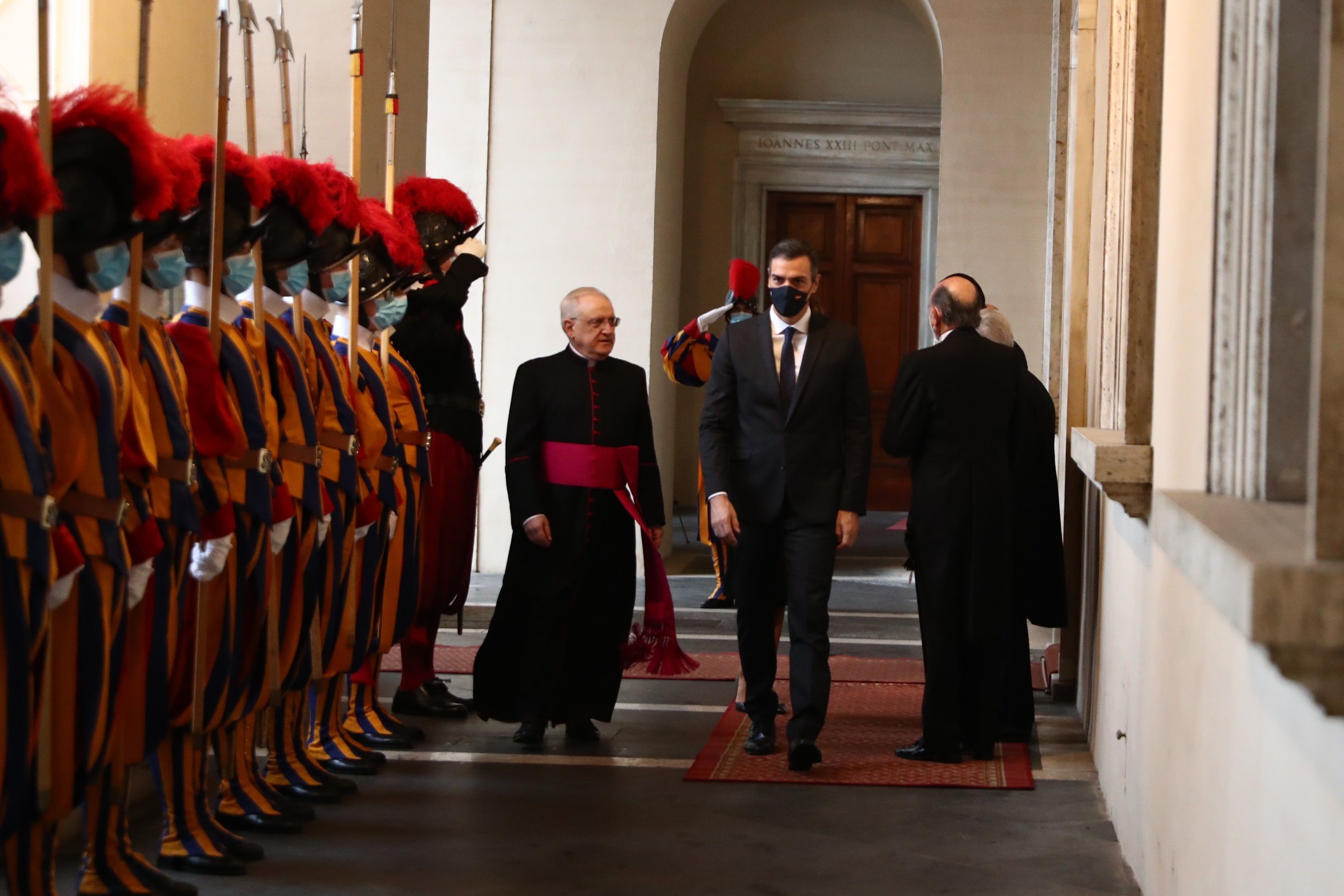 EuropaPress 3392831 presidente gobierno pedro sanchez llegada vaticano recibido regente casa