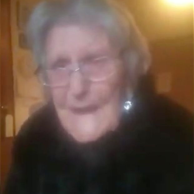 El desgarrador vídeo de una anciana de 104 años pidiendo que le dejen ver a su familia