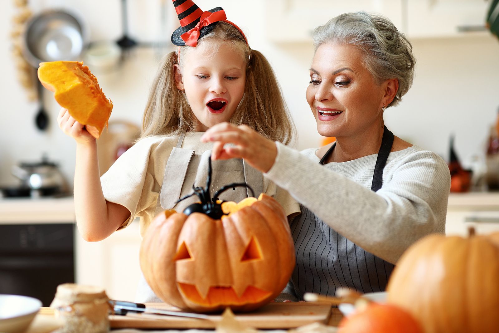 Pasos a seguir para hacer una calabaza de Halloween con tu nieto