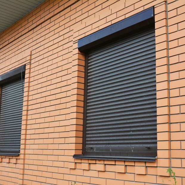 Cómo limpiar las ventanas y las persianas por fuera