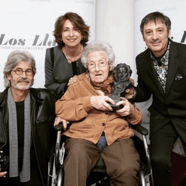 Premio Goya de 'Cabezas Habladoras'. A la derecha su director, Juan Vicente Córdoba