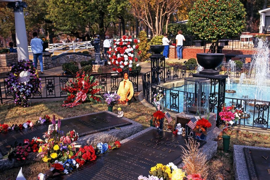 bigstock Elvis Presley Cemetery Memphi 111884945