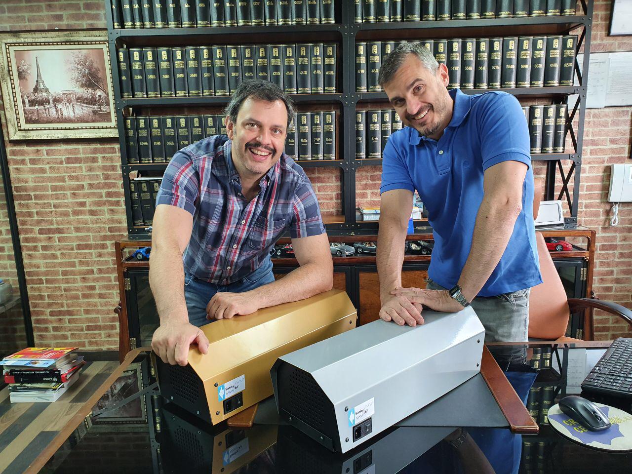 Ángel Díaz y Mauro García. Dos emprendedores crean un aparato que en tiempos de coronavirus es capaz de esterilizar el aire 