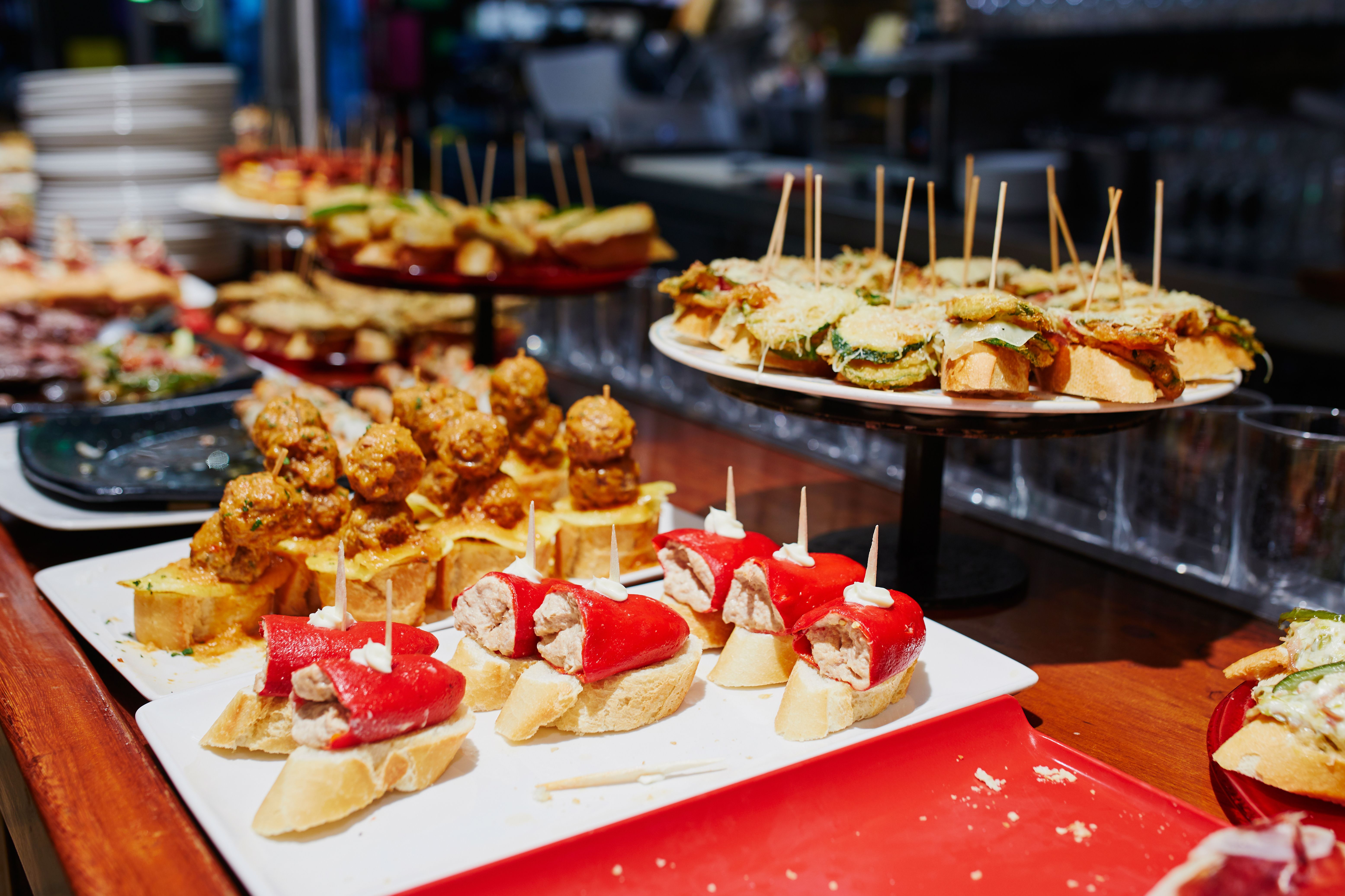 Este es el aperitivo que más engorda de los bares españoles