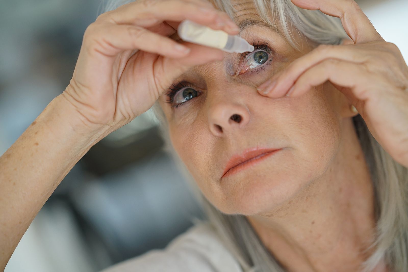 revisión oftalmólogo ojo seco (bigstock)