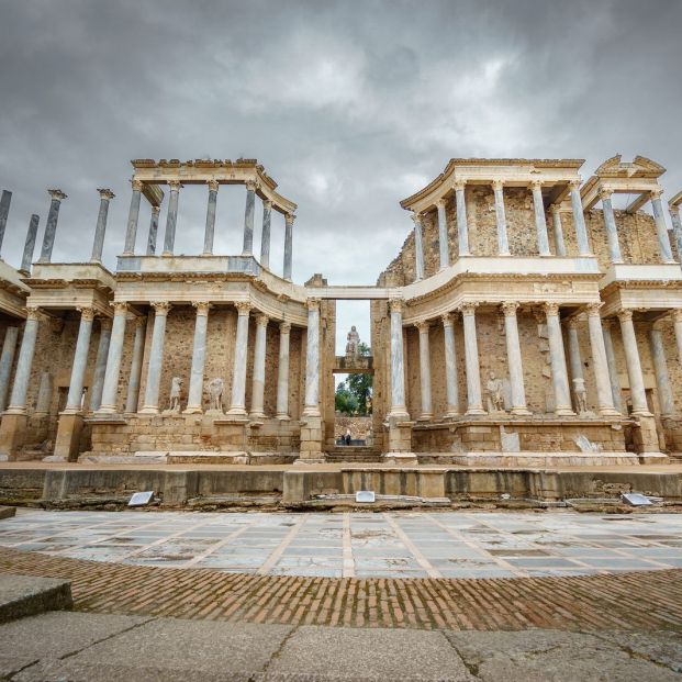 Imagen del teatro romano de Mérida (bigstock) Imagen del teatro romano de Mérida (bigstock)