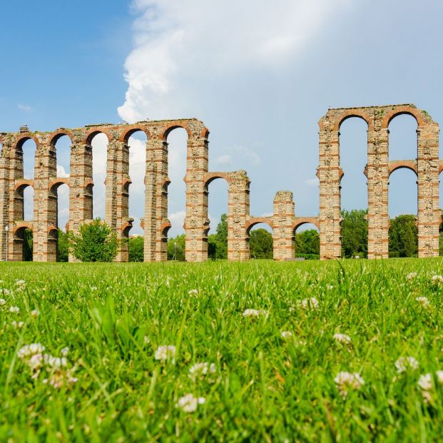 Acueducto de los milagros de Mérida (bigstock)