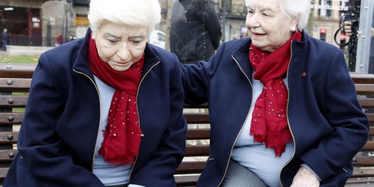 Mercedes la escultura que denuncia la invisible soledad de los mayores sigue recibiendo premios