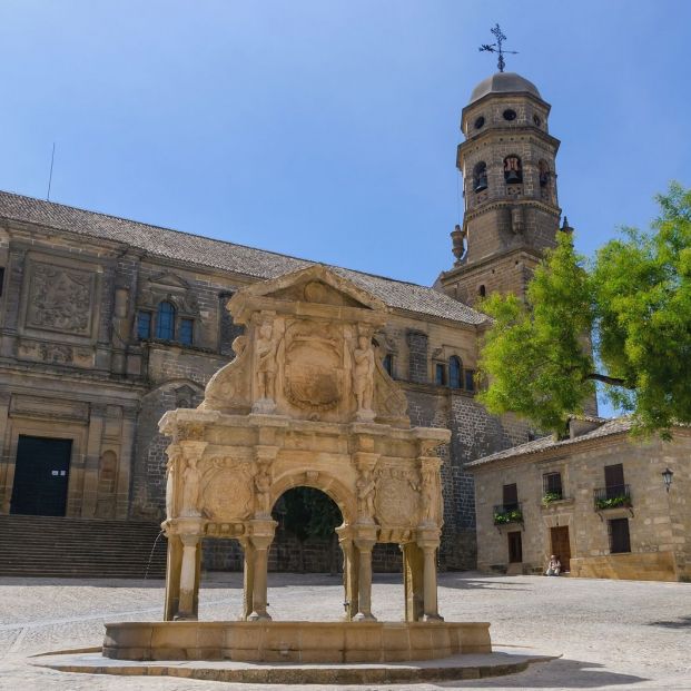 Fuentes bonitas España (bigstock) Cathedral And Fountain In Baeza