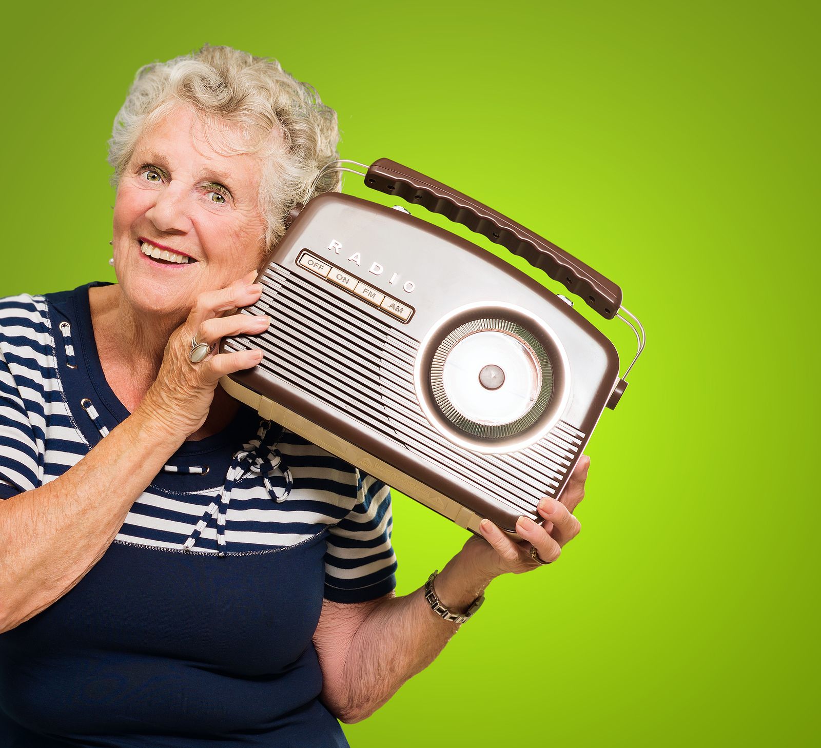 Los universitarios mayores de Galicia se lanzan a las ondas con su propio programa de radio