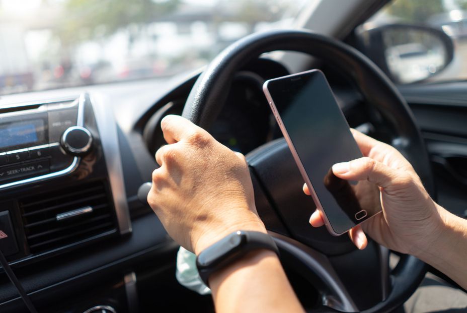 Tráfico endurece las sanciones por usar el móvil al volante Tráfico endurece las sanciones por usar el móvil al volante