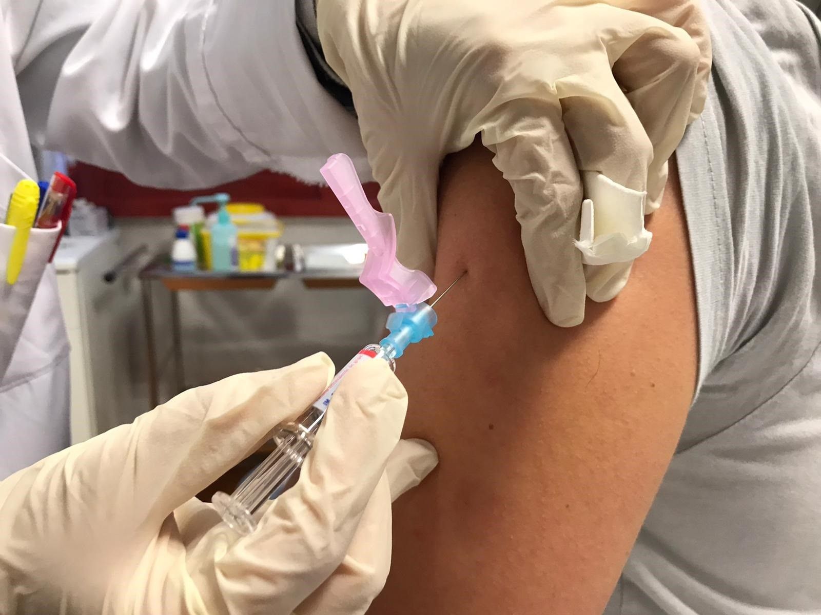 Los menores de 60 años vacunados con AstraZeneca recibirán la segunda dosis de Pfizer