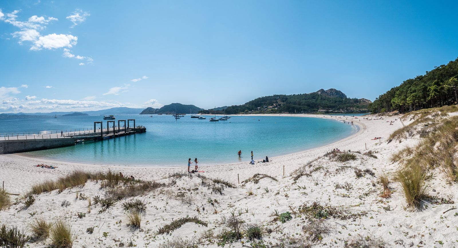 Autorización visitar parque de las islas atlánticas gallegas:  Playa De Rodas (bigstock)
