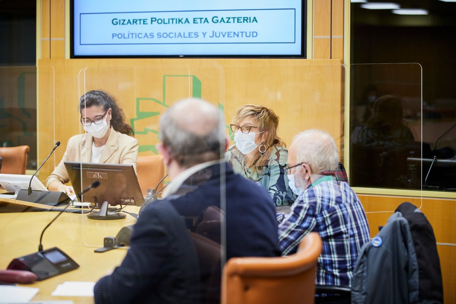 "Las residencias no son aparcamientos de coches": familiares reclaman "cuidados dignos"