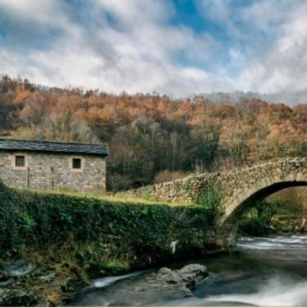 Uno de los senderos por el valle del Pas (http://www.vallespasiegos.org/)