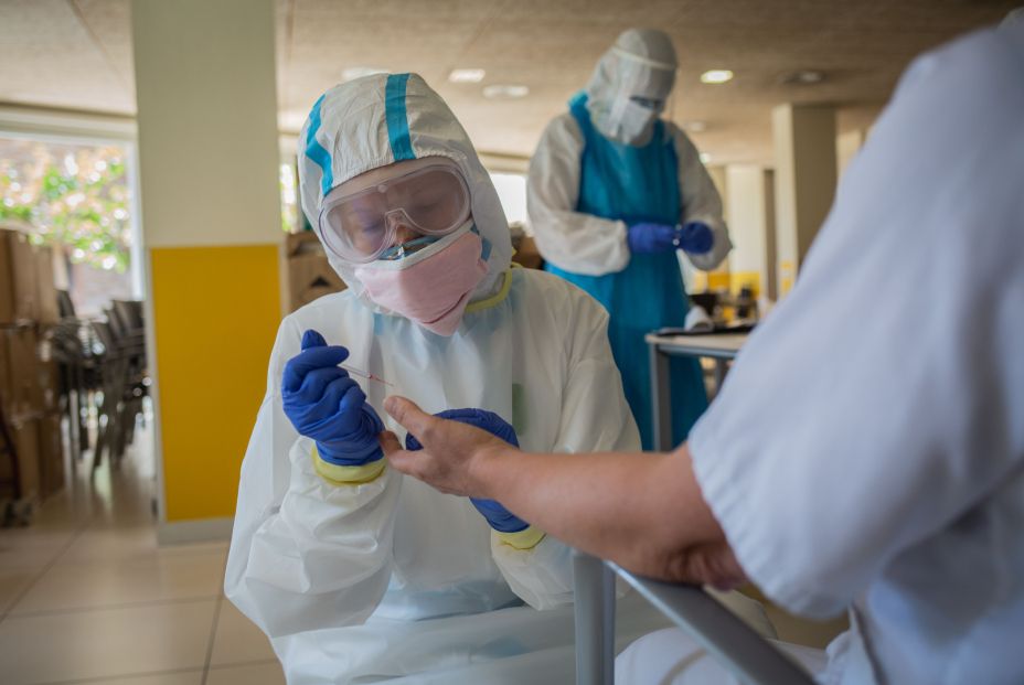 Expertos aseguran que es posible controlar los brotes Covid en las residencias de Madrid