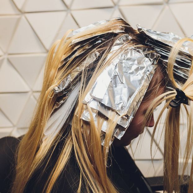 https://www.65ymas.com/uploads/s1/47/78/00/bigstock-closeup-of-hairdresser-hands-s-345385414_1_621x621.jpeg