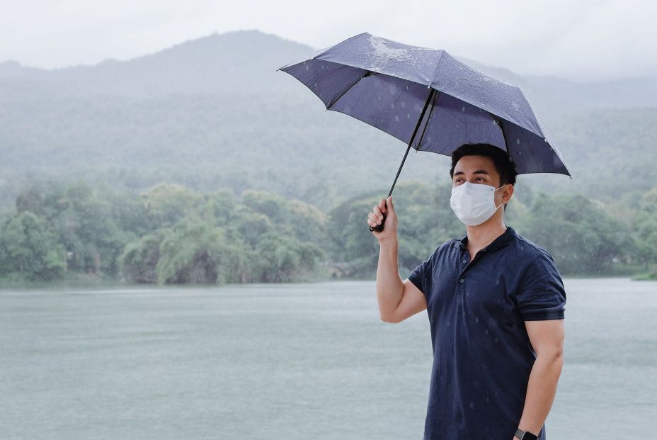 ¿Qué pasa si mi mascarilla se moja en un día de lluvia?