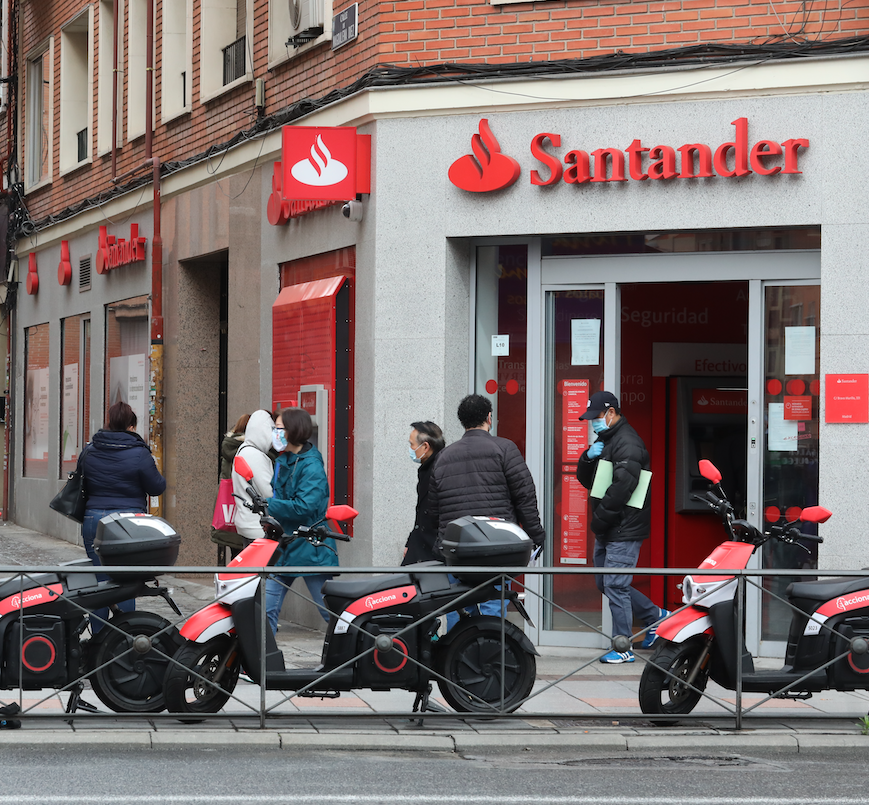 ERE del Santander: prejubilará empleados desde 55 años con hasta el 70% del salario pensionable (Foto: Europa Press)