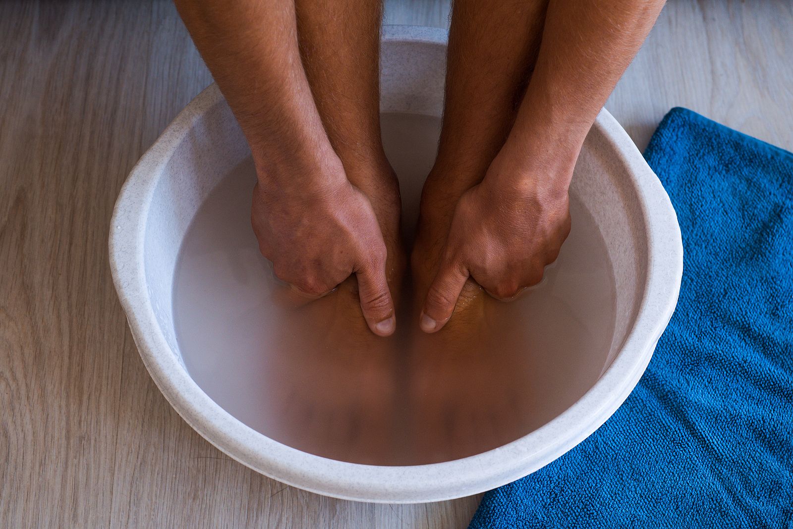 Tomates o ajo: remedios caseros para acabar con las durezas y callos en los pies. Foto: bigstock