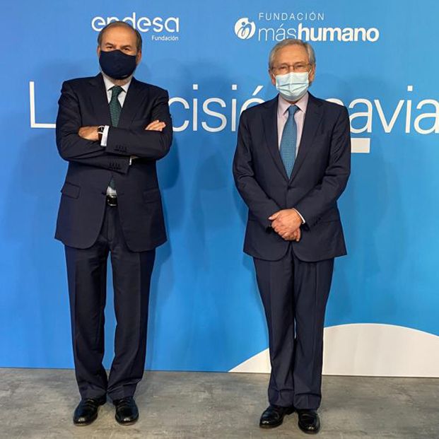 La Fundación Endesa rinde homenaje de los profesionales de más de 50 años que luchan contra el Covid