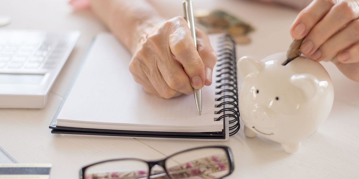 ¿Qué es mejor, un plan de pensiones o una cuenta ahorro? (Foto Bigstock)