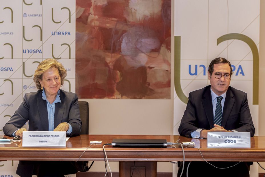 Pilar Gonzalez de Frutos, presidenta de UNESPA, Antonio Garamendi, presidente de CEOE   IES2019 02