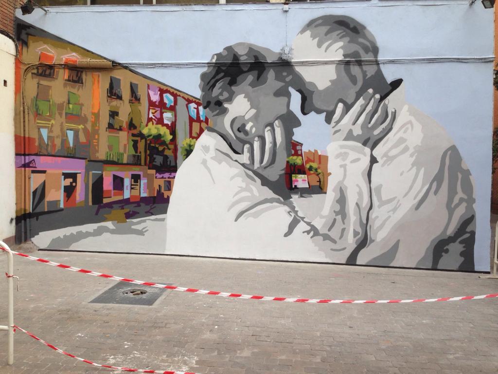 Un mural dedicado a los mayores decora las calles del madrileño barrio de Tetuán