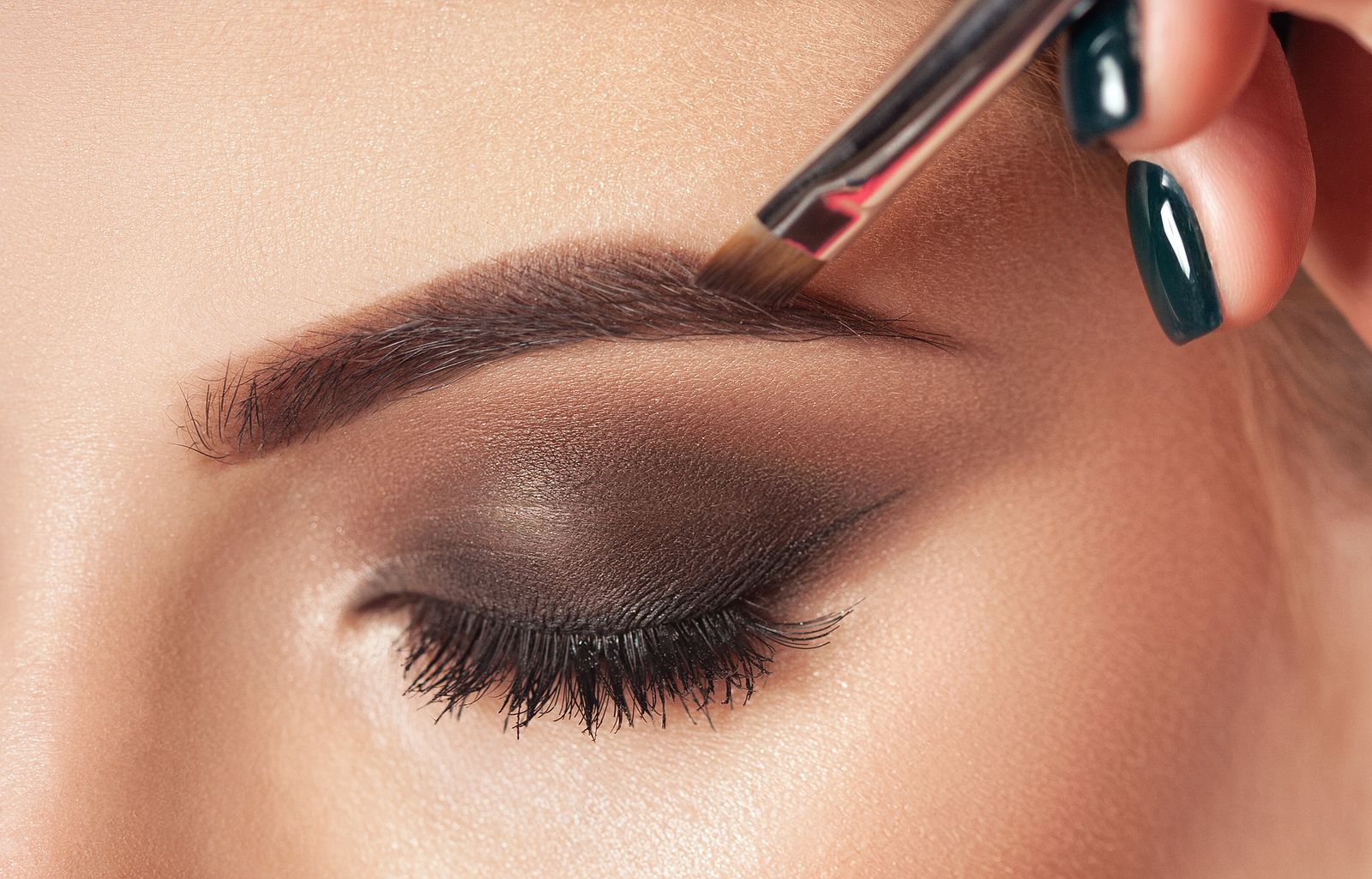 Cómo maquillar cejas para que vuelvan a tener densidad