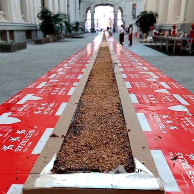 El turrón más largo del mundo, 50 metros de largo, se puede ver en el Palacio de Cibeles de Madrid