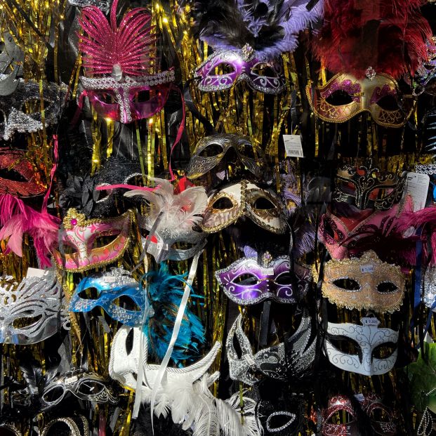 EuropaPress 2658535 mascaras carnaval tienda disfraces madrid espana 19 febrero 2020