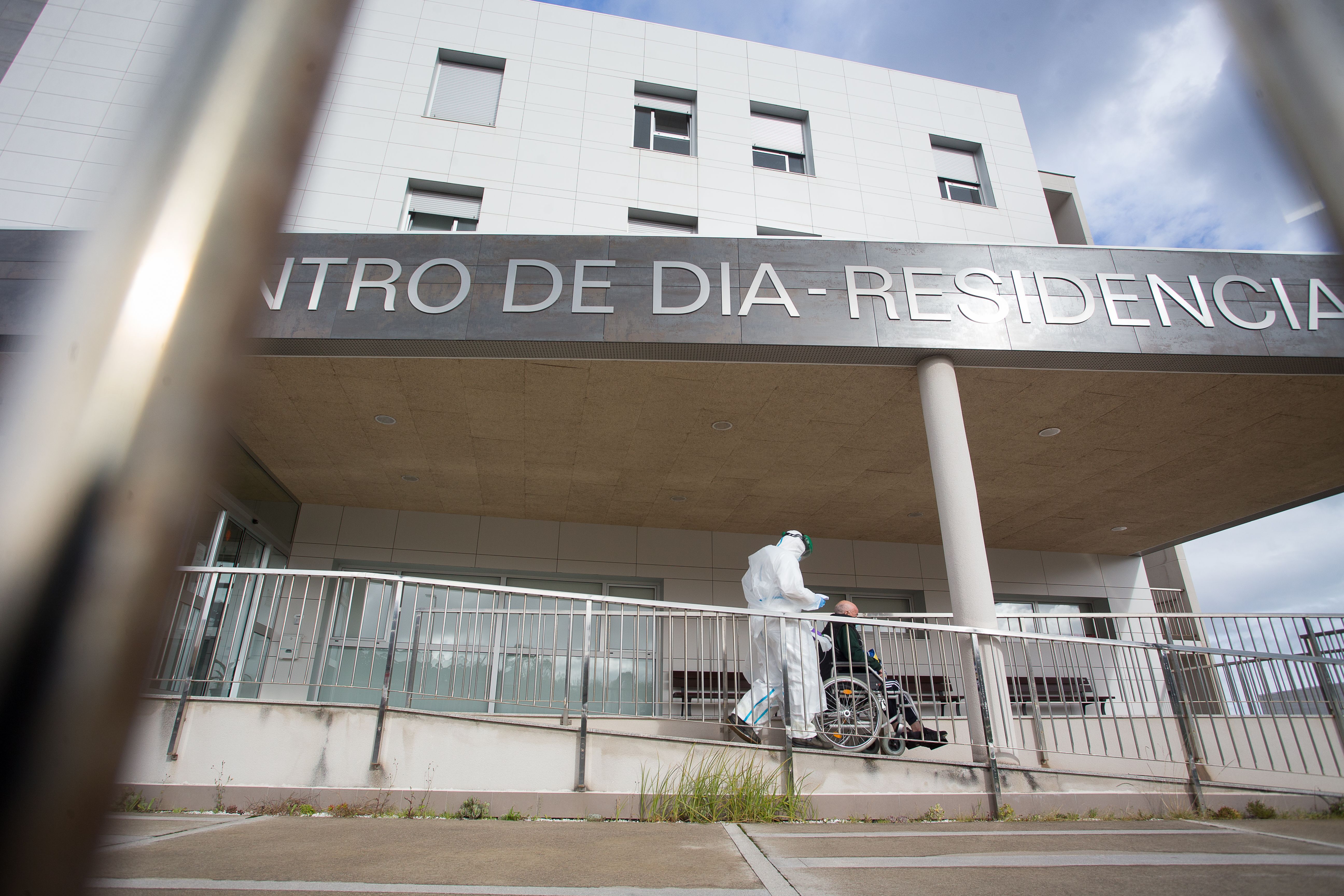 Residencias: Expertos alertan de los daños en la salud de los mayores aislados