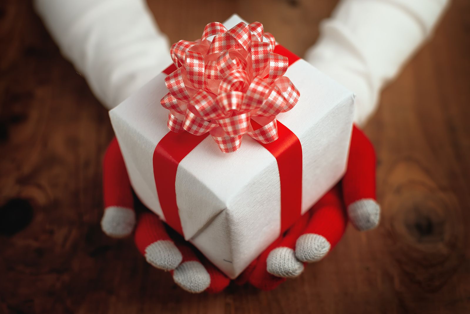 Coronavirus en Navidad: cómo abrir los regalos o sentarse en la mesa para evitar contagios