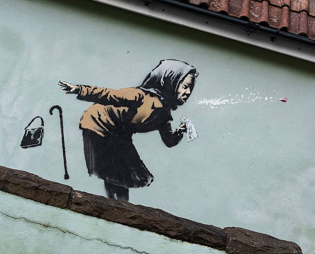 Banksy sorprende con una nueva obra callejera sobre el Covid