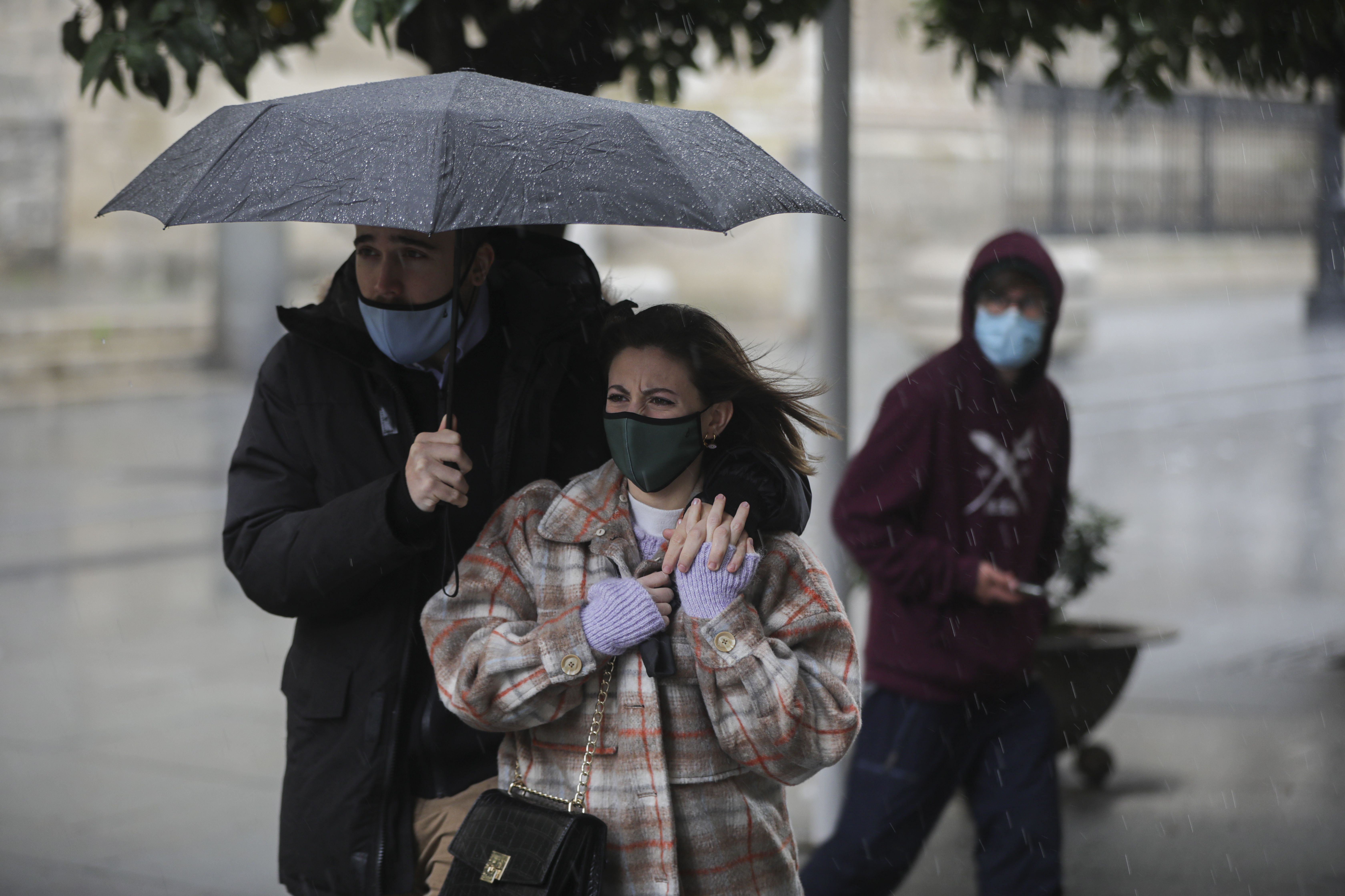 Fin de semana lluvioso, pero con temperaturas más altas de lo normal para estas fechas