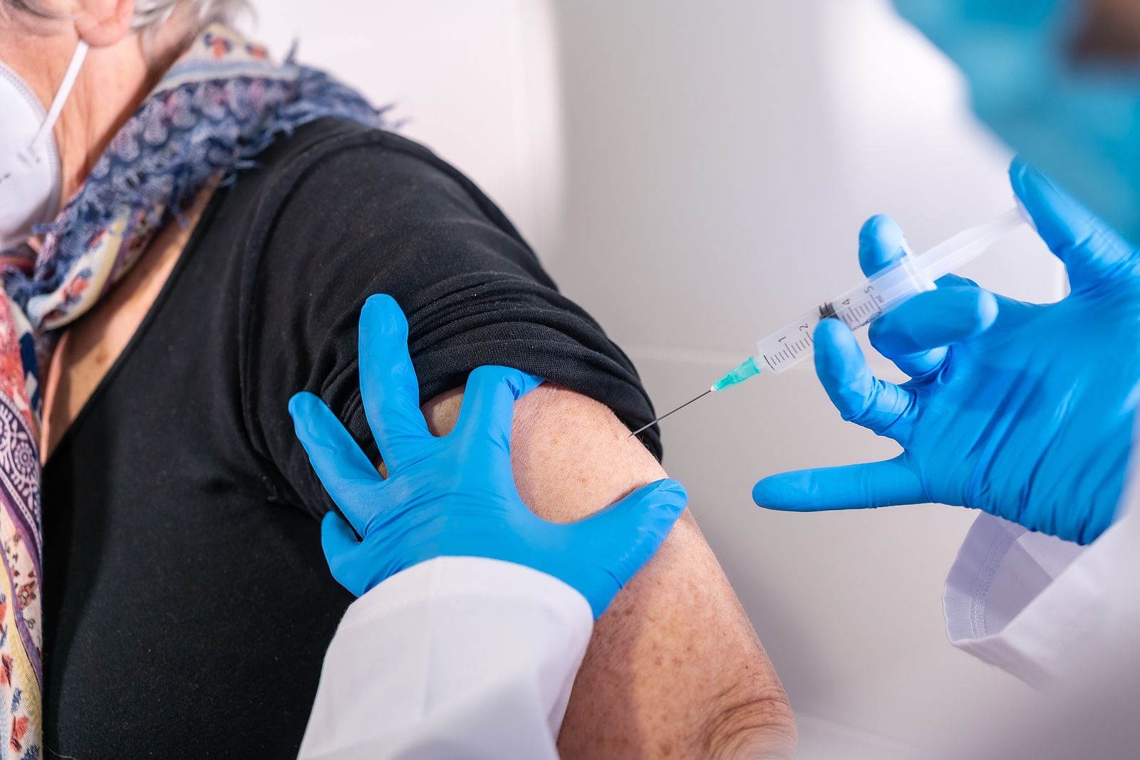 Illa anuncia que la vacunación contra el coronavirus comenzará en España "el 4 o 5 de enero"