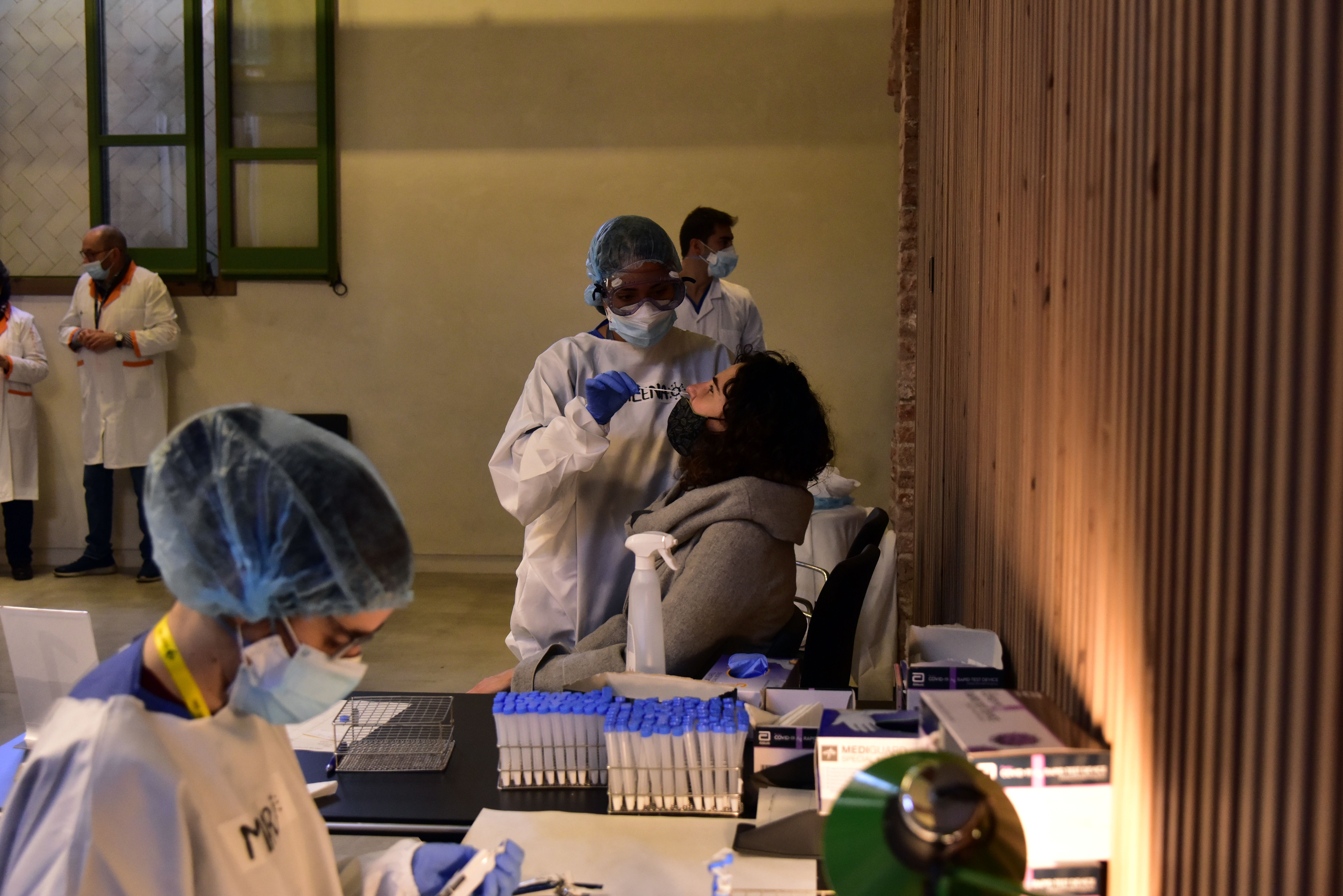 Aumento de los casos de coronavirus en España: 21.300 contagios desde el viernes