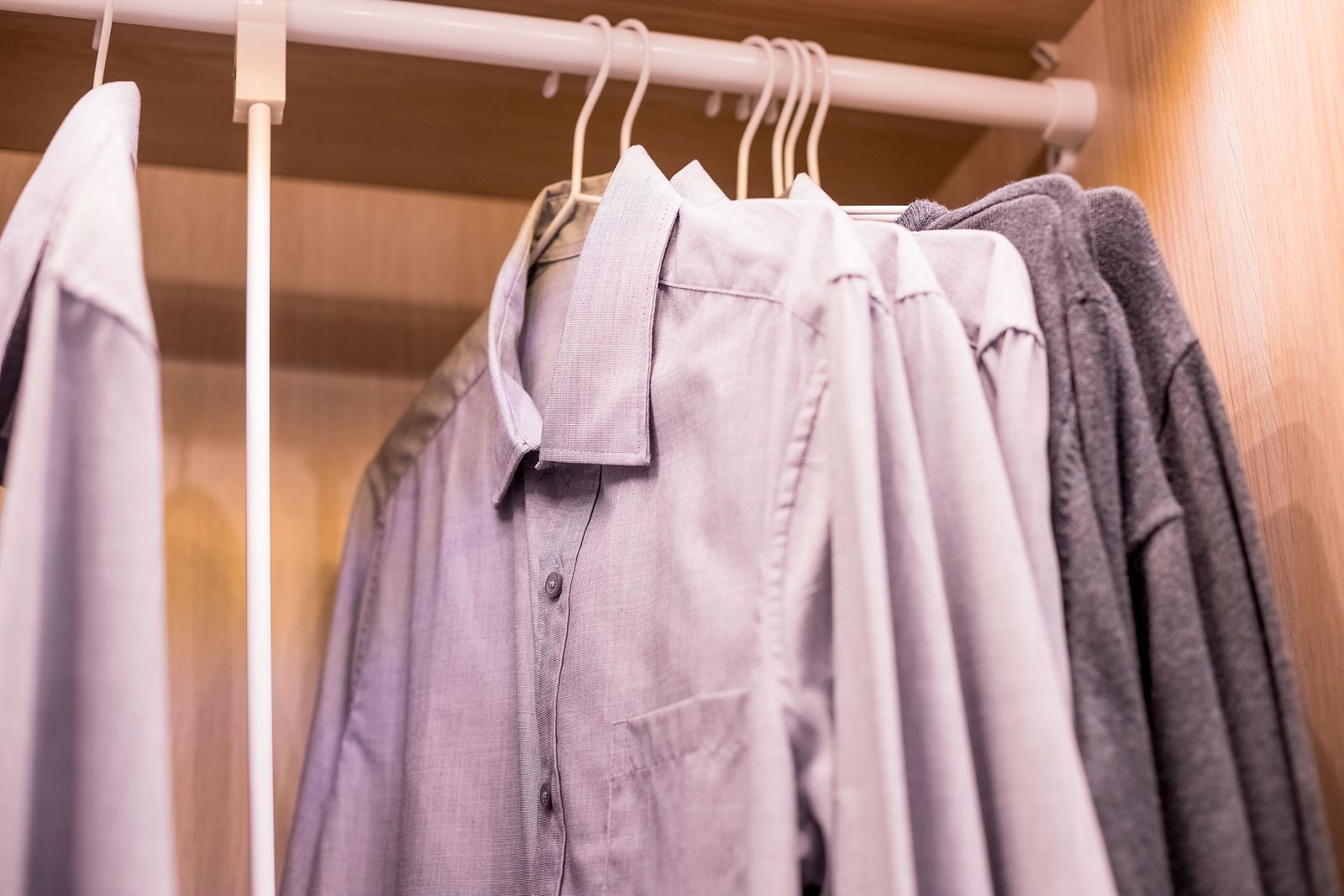 Protege a la ropa de tu armario de los malos olores con estos consejos (big stock)