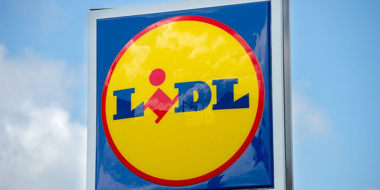 Lidl логотип. Лидл. Лидл вильнюс. Lidl logo. Магазин лидл в вильнюсе.