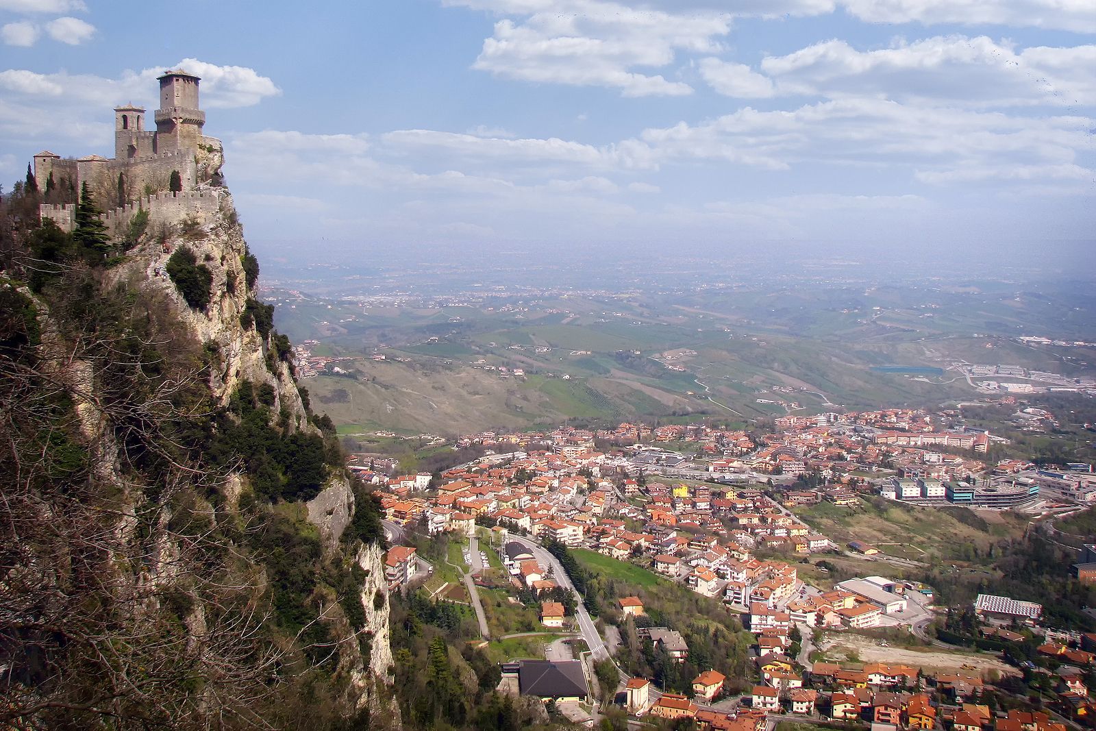 San Marino: si rechazas la vacuna y te contagias de coronavirus, pagas el tratamiento