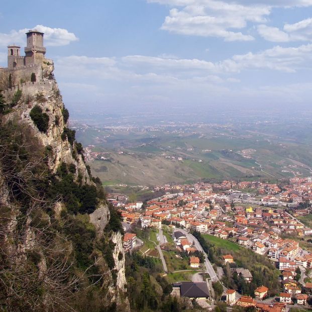 San Marino: si rechazas la vacuna y te contagias de coronavirus, pagas el tratamiento