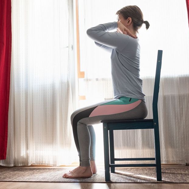 Fortalece tus músculos con una silla de la cocina Foto: bigstock Fortalece tus músculos con una silla de la cocina Foto: bigstock