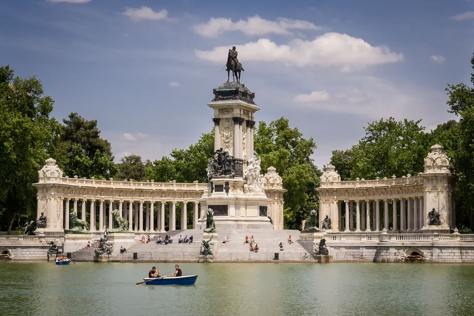 5 parques urbanos de España que no debes perderte: Parque del Retiro de Madrid