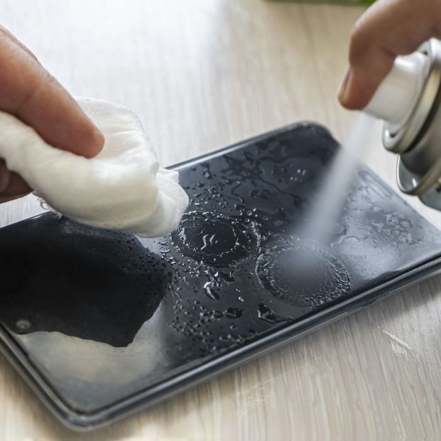 Si tu móvil va muy lento, prueba a limpiarlo… ¡por dentro!
