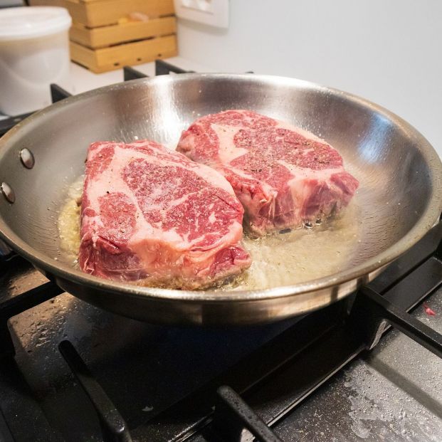 Cómo evitar que la carne suelte agua al cocinarla