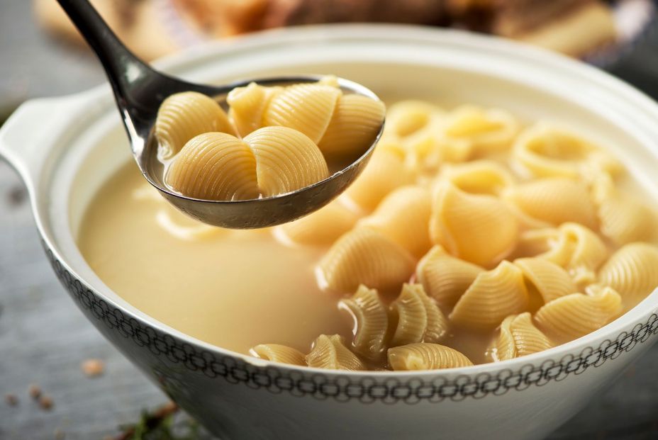 bigstock sopa de galets or escudella de 219198844