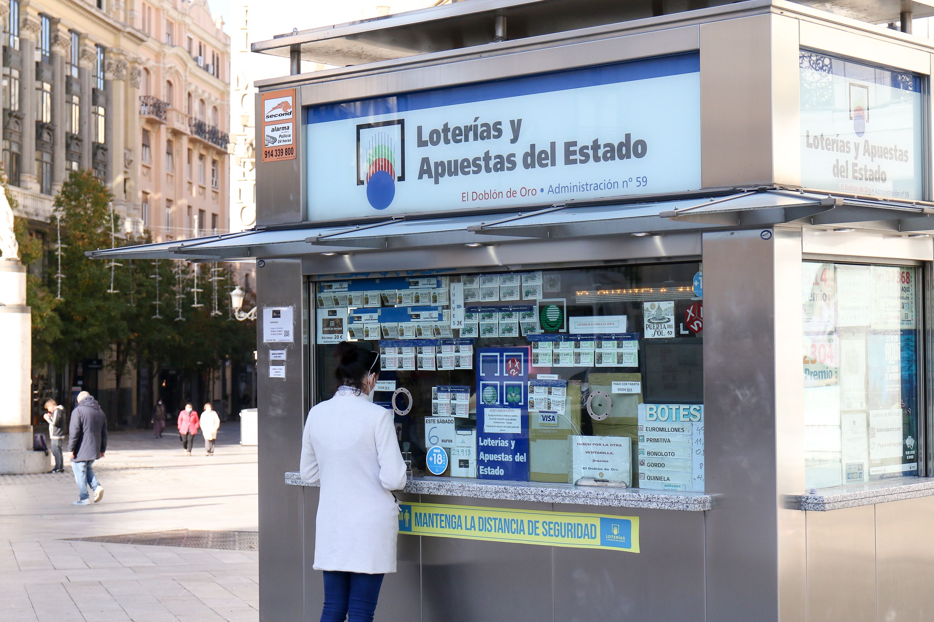 Los premios inferiores a 2.000 euros del sorteo de Navidad se pueden cobrar desde esta tarde