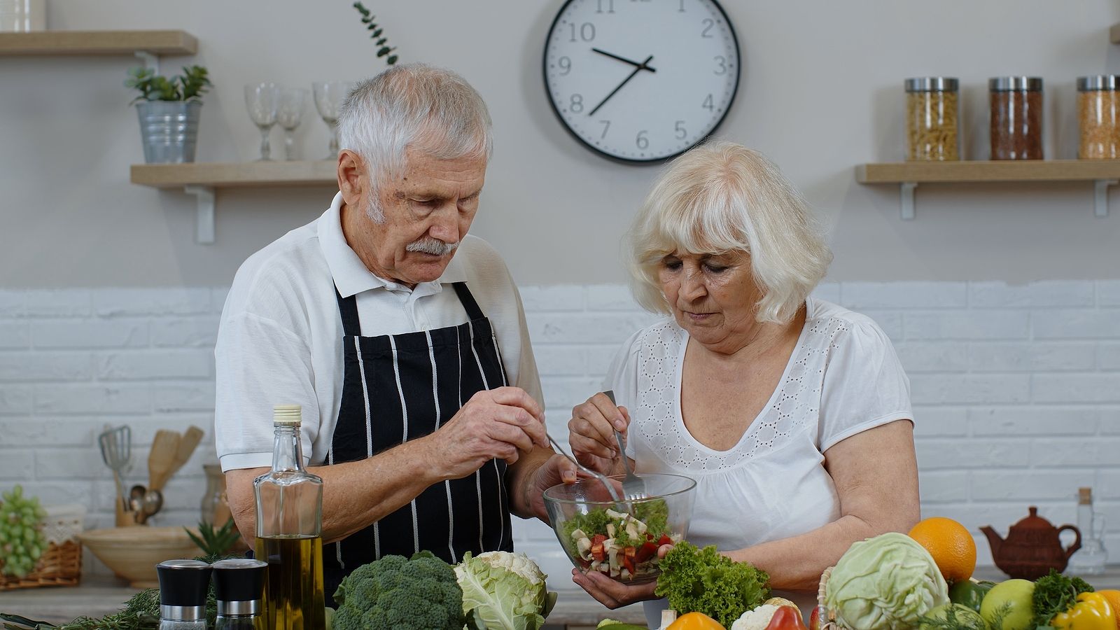 Cinco cambios en la alimentación que deberían hacer los mayores (Foto Bigstock) Cinco cambios en la alimentación que deberían hacer los mayores (Foto Bigstock)