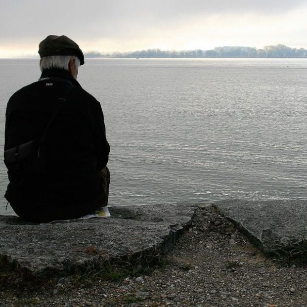 Amics de la Gent Gran retoma una campaña para combatir la soledad de los mayores en verano. Foto: Europa Press 